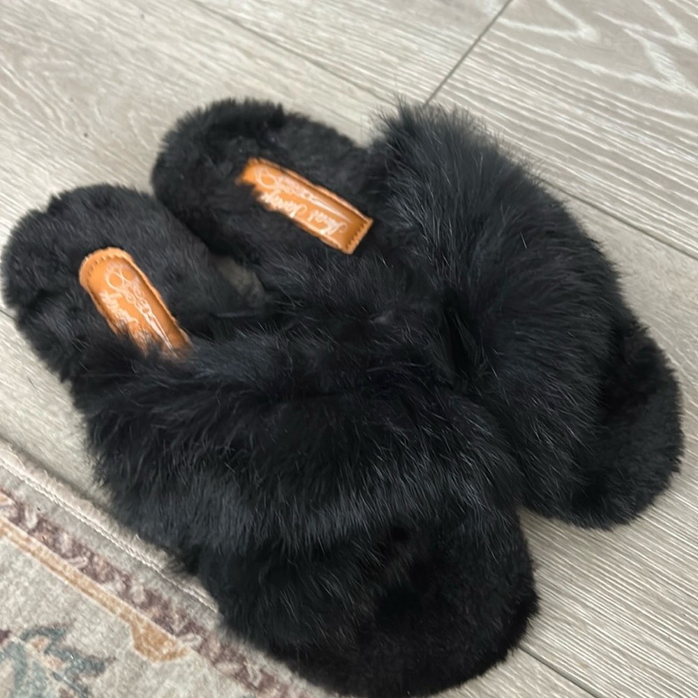 - SHEAR SAVAGE RABBIT FUR SLIPPERS